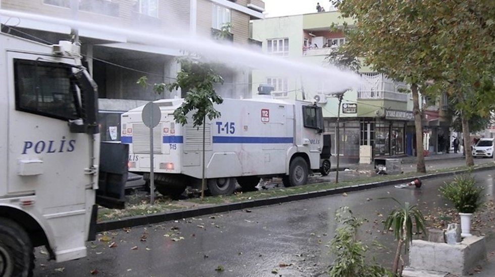 Muhalif sesler, öğrenciler, gazeteciler, hukukçular sosyal medyada tek tek susturuluyor...