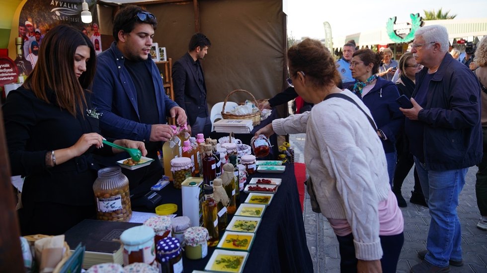 Uluslararası Ayvalık Zeytin Hasat Festivali dopdolu geçti.