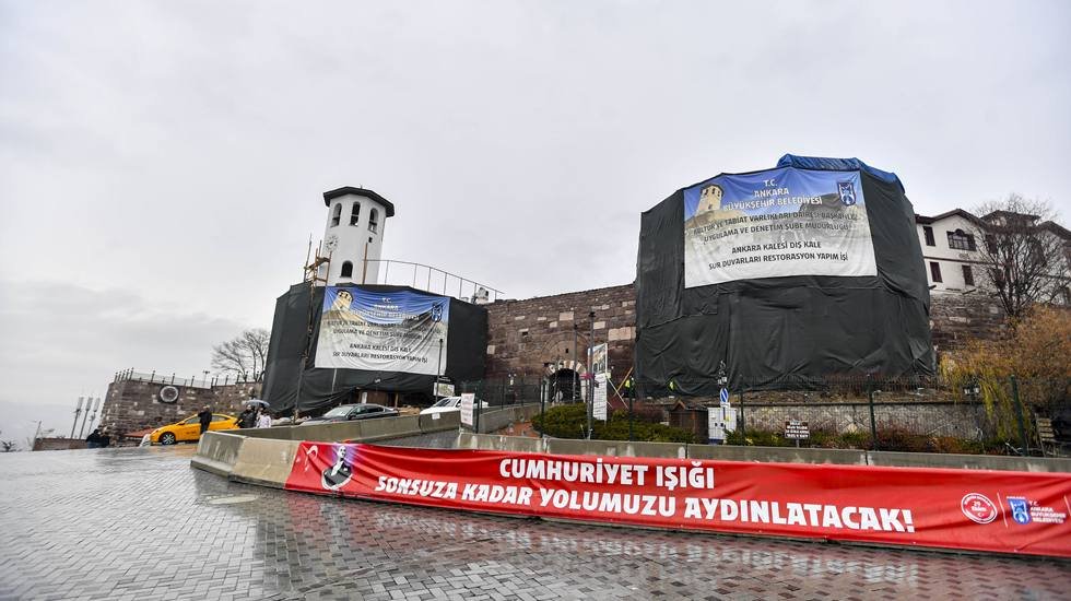 Ankara Kalesi’nin surlardaki çatlaklar için Avrupa’dan özel malzemeler getirildi