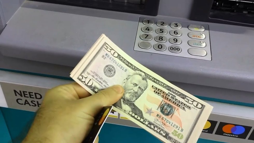 Kapalı&ccedil;arşı esnafı, bankaların bir an &ouml;nce dolar alımına başlamasını bekliyor...