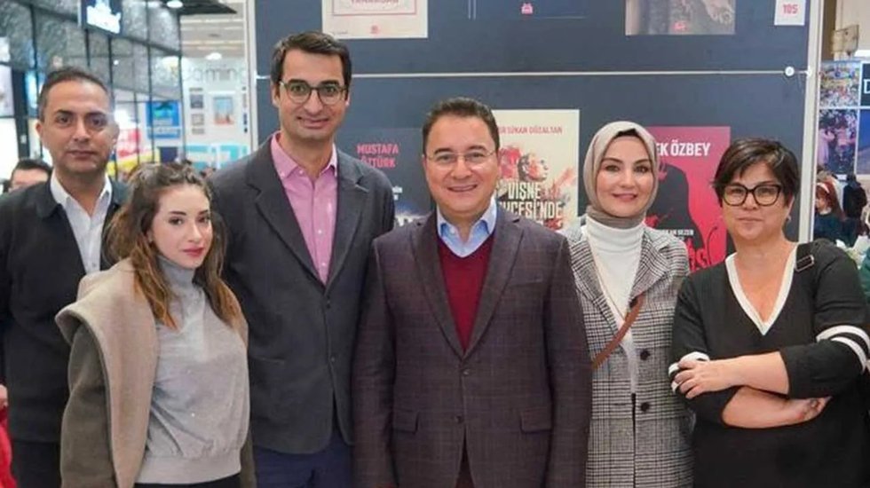 Babacan: "Erdoğan bazen bir kampın bazen diğer kampın etkisinde zikzaklarla devam ediyor"