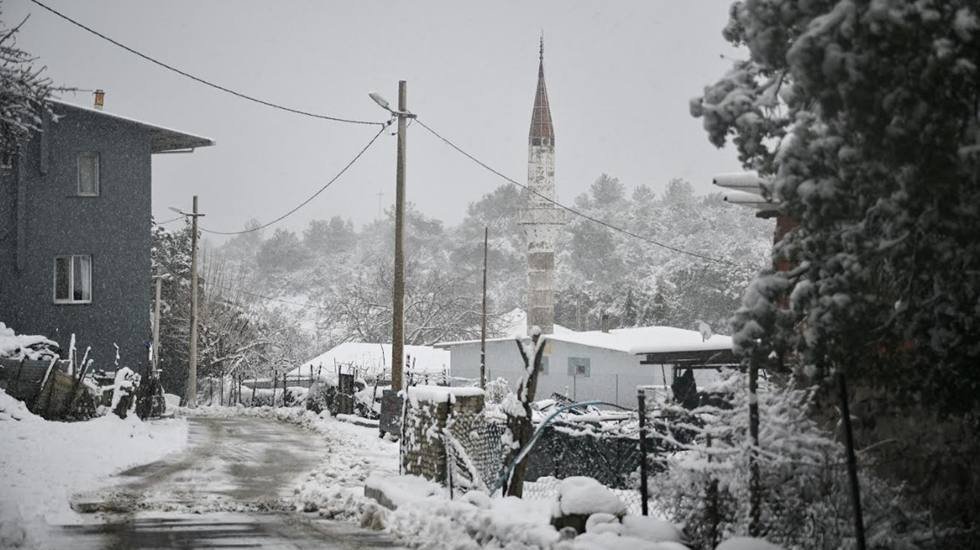 Bornova'ya mevsimin ilk karı düştü...