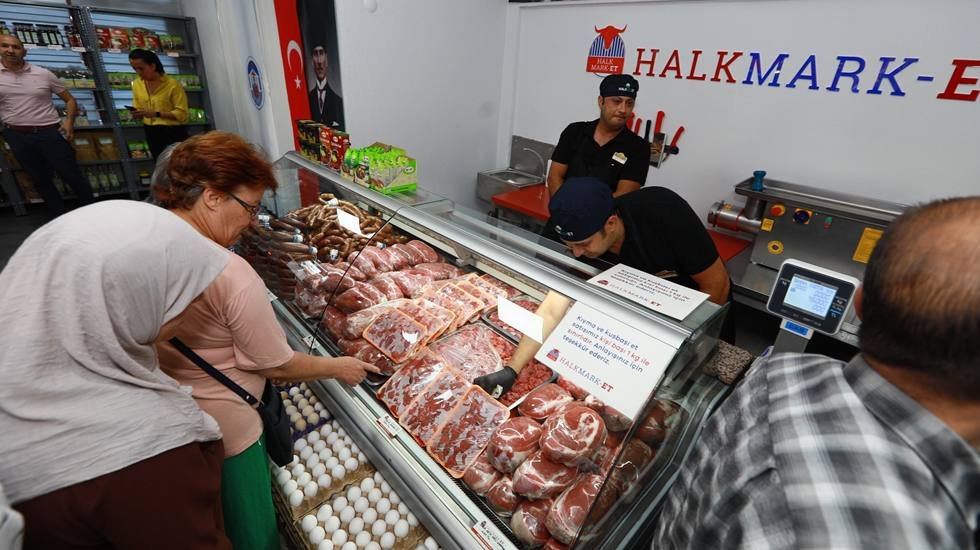 Efes Selçuk'ta aile bütçesine Halk Mark-ET’ten destek...
