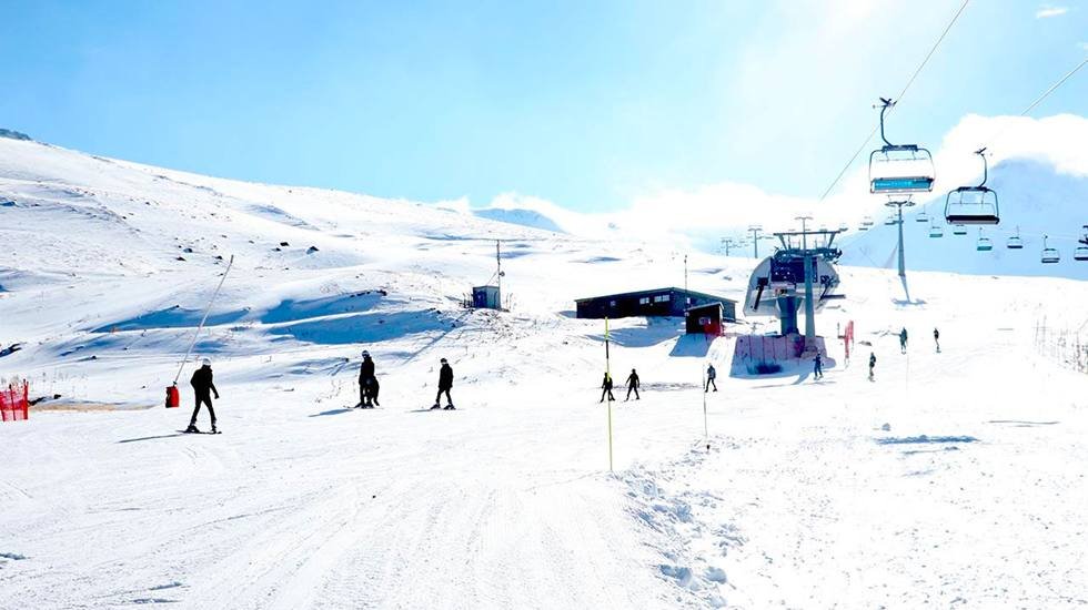Erzurum Valiliği &lsquo;Alkoll&uuml;&rsquo; olarak kayak yapanların kartları iptal edecek