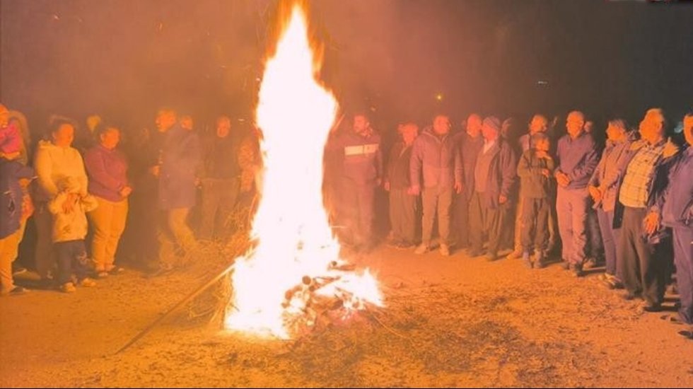Hatay&rsquo;da kesilen elektrikler Halk sokağa &ccedil;ıkınca geldi