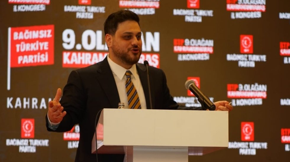 H&uuml;seyin Baş: &ldquo;Sen bug&uuml;n kafa kesenle, İslam'a en b&uuml;y&uuml;k zararı verenle beraber oluyorsun&rdquo;