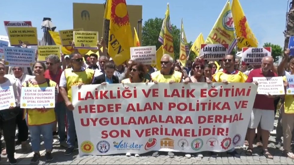 İzmirli yurttaşlardan tepki: &lsquo;Okullarımızda imam istemiyoruz!&rsquo;