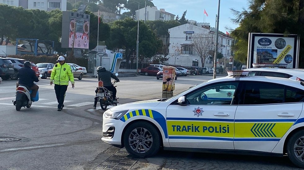 Kasksız ve tescilsiz” motosiklet kullanan sürücülere yönelik uygulamalar sürüyor