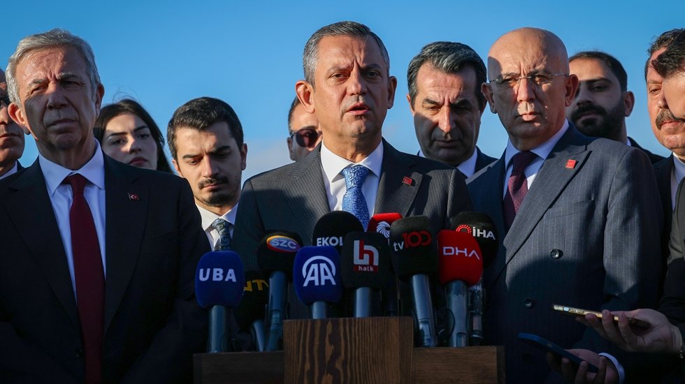 &Ouml;zel: "Zenginlere af &uuml;st&uuml;ne af &ccedil;ıkaranlar, belediyelerimize haciz uygulayarak iş yapamaz hale getirmek istiyorlar"