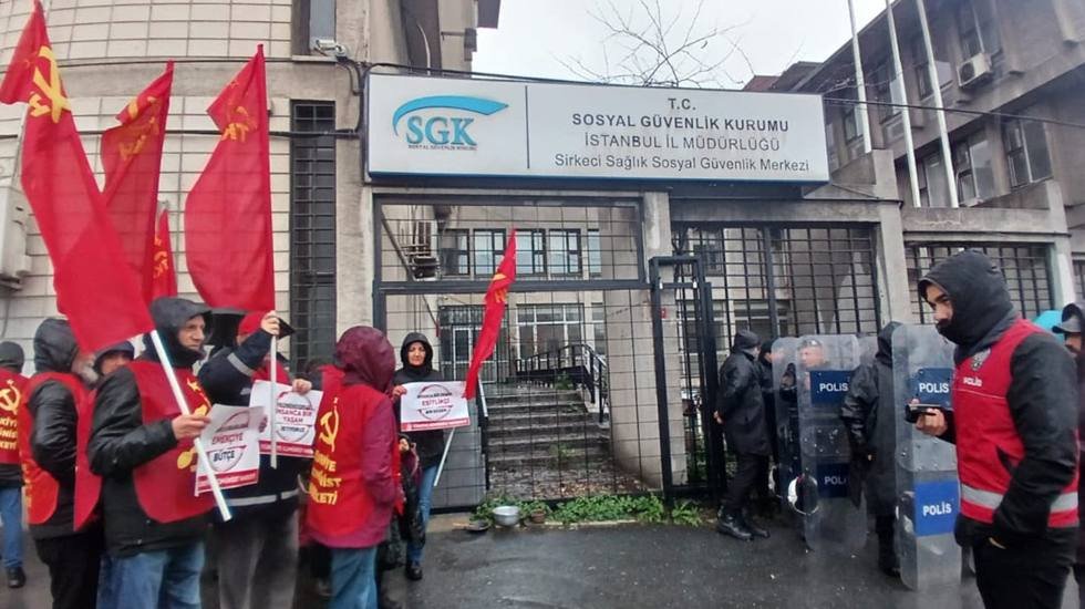 TKH&rsquo;den sefalet zammına karşı eylem: İngiliz Mehmet asgari ile sen ge&ccedil;in!