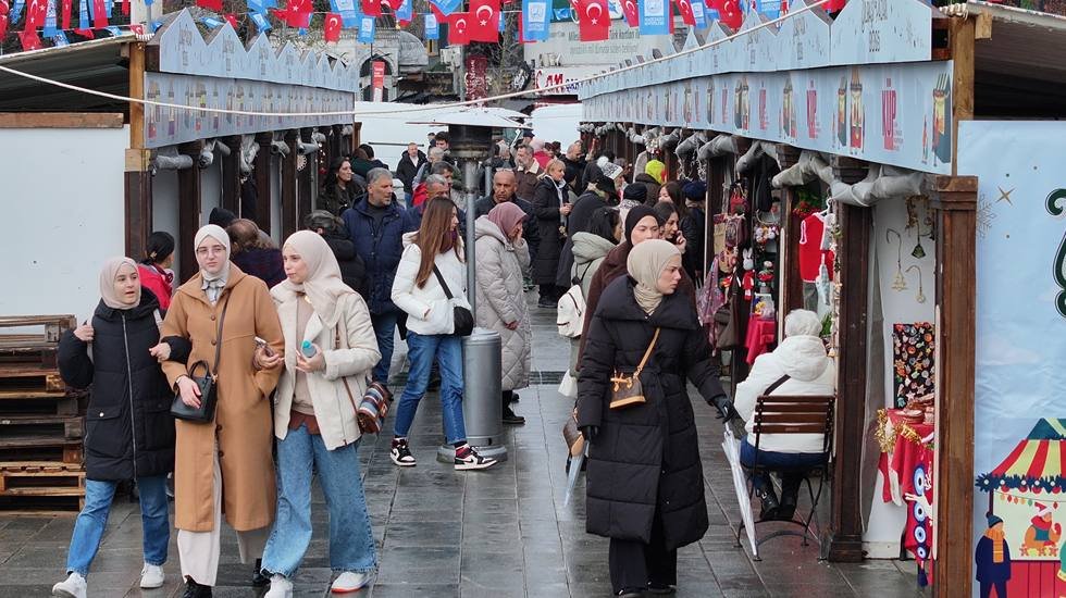 Üsküdar’da açılan “2025 Yılbaşı Pazarı” ziyaretçilerini bekliyor