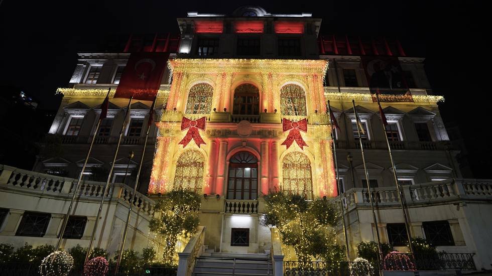Yeni yıla hazırlanan Beyoğlu’ndan gece görüntüleri