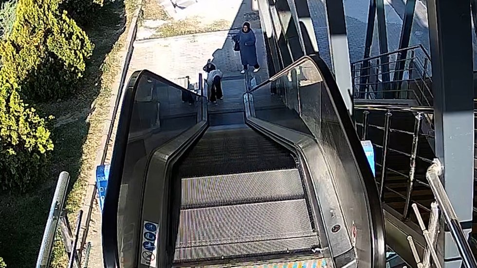 Y&uuml;r&uuml;yen merdivenleri kasıtlı durdurmalara yasal takip...