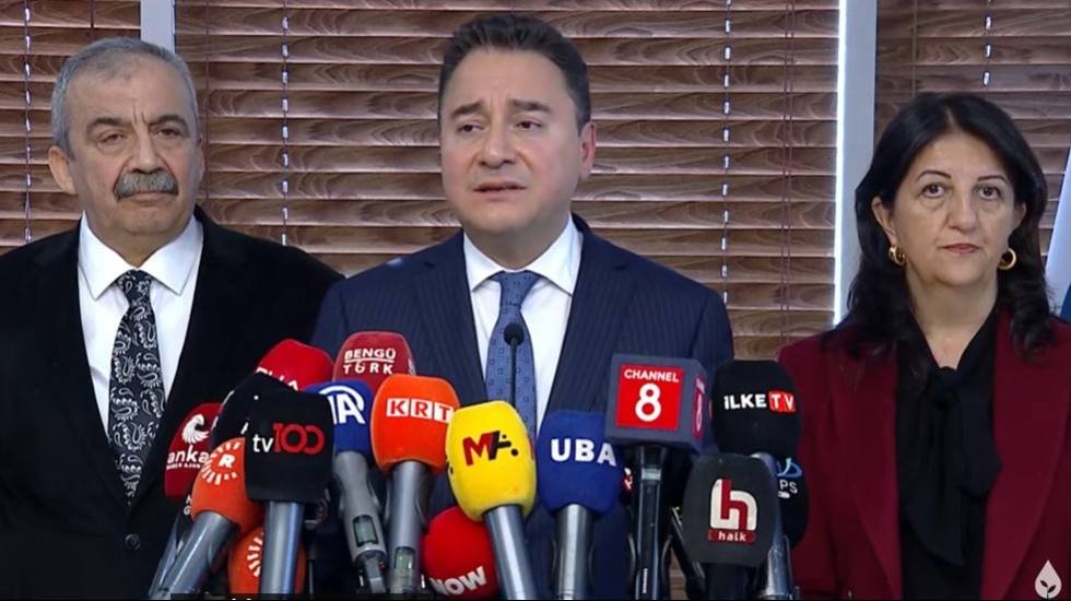 Babacan, &ldquo;Erdoğan kendi durduğu noktayı netleştirmesi gerekmektedir&rdquo;