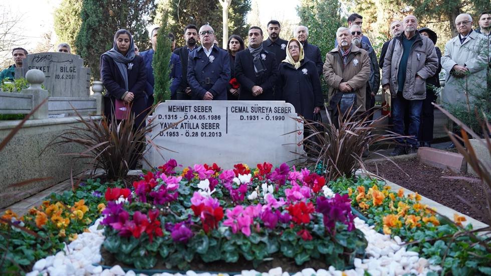 Cemal Süreya, Vefatının 35. yılında kabri başında kır çiçekleriyle anıldı