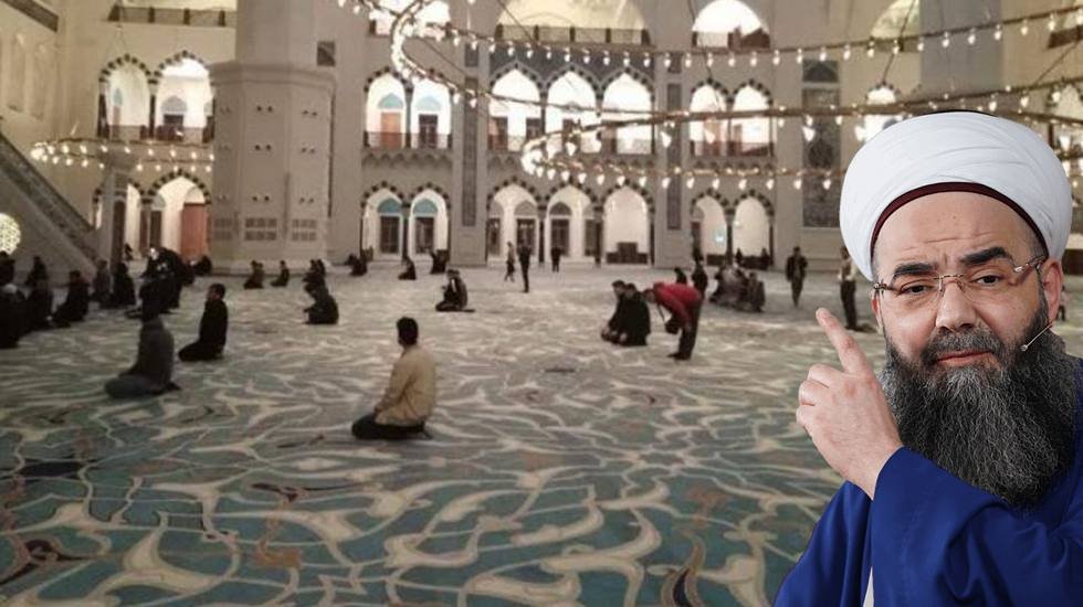 C&uuml;bbeli, Suriyelilerin gidişine neden '&uuml;z&uuml;ld&uuml;ğ&uuml;n&uuml;' anlattı: 'Cemaat eksilecek. T&uuml;rkler camiye gelmiyor ki!'