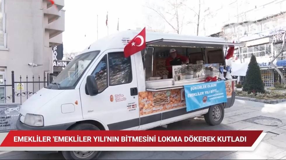 Emekliler &lsquo;Emekliler Yılı&rsquo;nın sona erişini lokma d&ouml;kt&uuml;rerek kutladı&hellip;