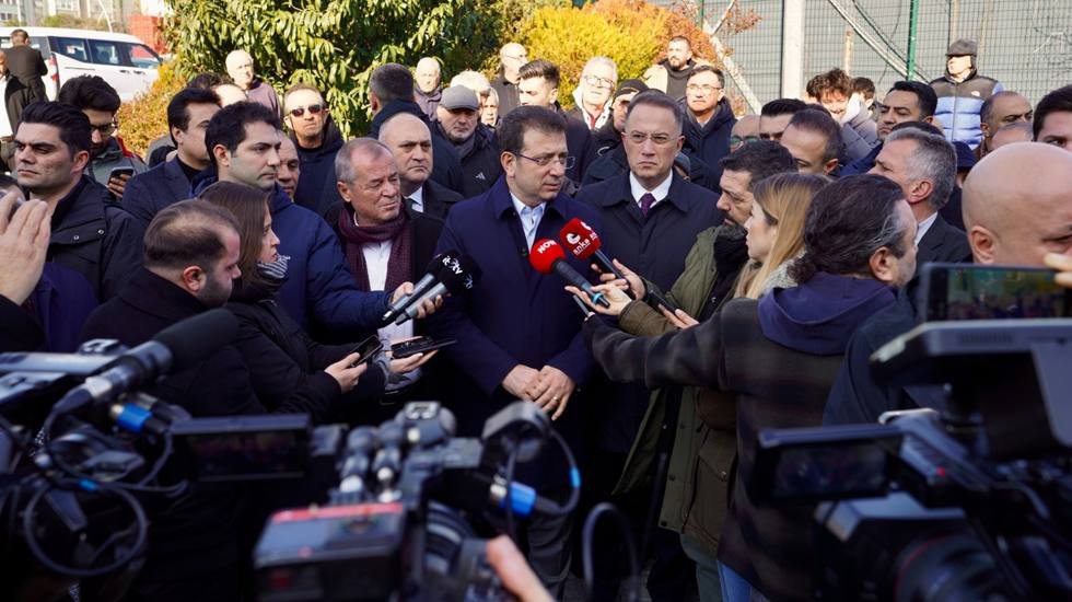 İmamoğlu&rsquo;ndan &lsquo;Akpolat ve &Ouml;zer&rsquo; Uyarısı: Bir sabah vakti senin de kapını &ccedil;alarlar...