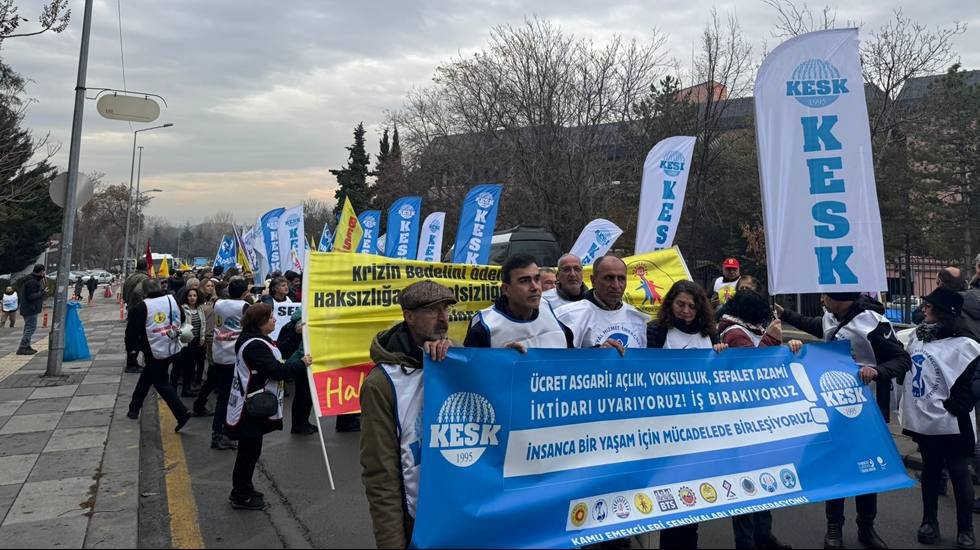 KESK&rsquo; &uuml;yesi emek&ccedil;iler T&uuml;rkiye genelinde iş bıraktı&hellip;