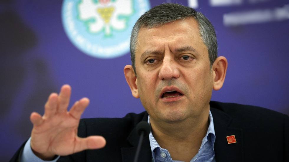 T&Uuml;SİAD YİK Başkanı Aras'a a&ccedil;ılan soruşturmaya &Ouml;zg&uuml;r &Ouml;zel'den ilk tepki