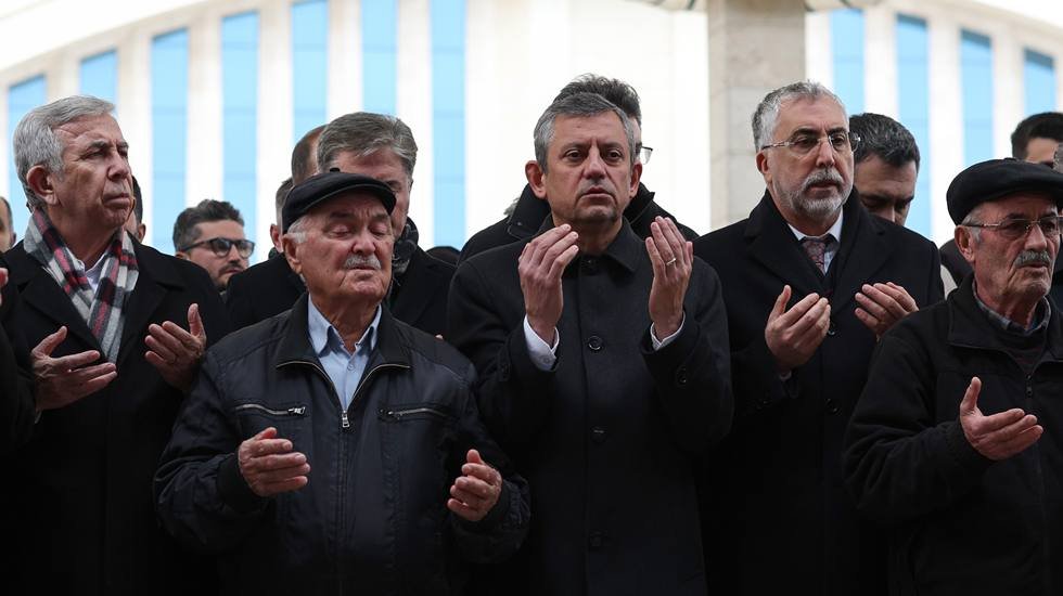 &Ouml;zg&uuml;r &Ouml;zel: &ldquo;İ&ccedil;erikli bir a&ccedil;ıklama yapacaktım. Ancak şimdi yangın dışında konuşmak istemiyorum&rdquo;