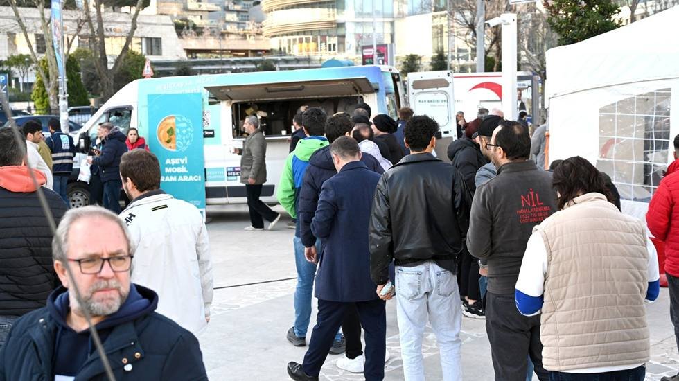 Sabah sıcak çorbaları Beşiktaş Belediyesi’nden