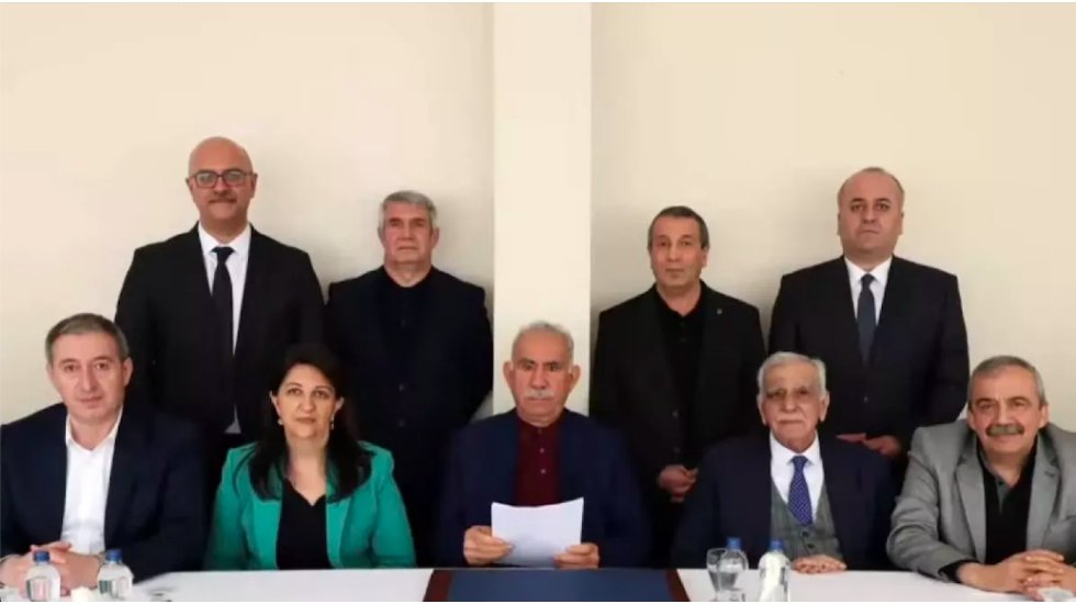 PKK'nın 'fesih' bildirisi sonrası Öcalan'dan ilk mesaj: 'Döneme ilişkin mesajları saygıyla selamlıyorum'