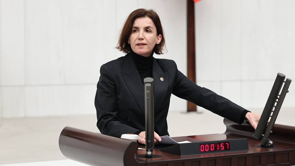 AKP hukukunun &ouml;zeti: Yolsuzluklar ve kadın cinayetlerine karşı sessizlik, muhaliflere karşı jet soruşturma