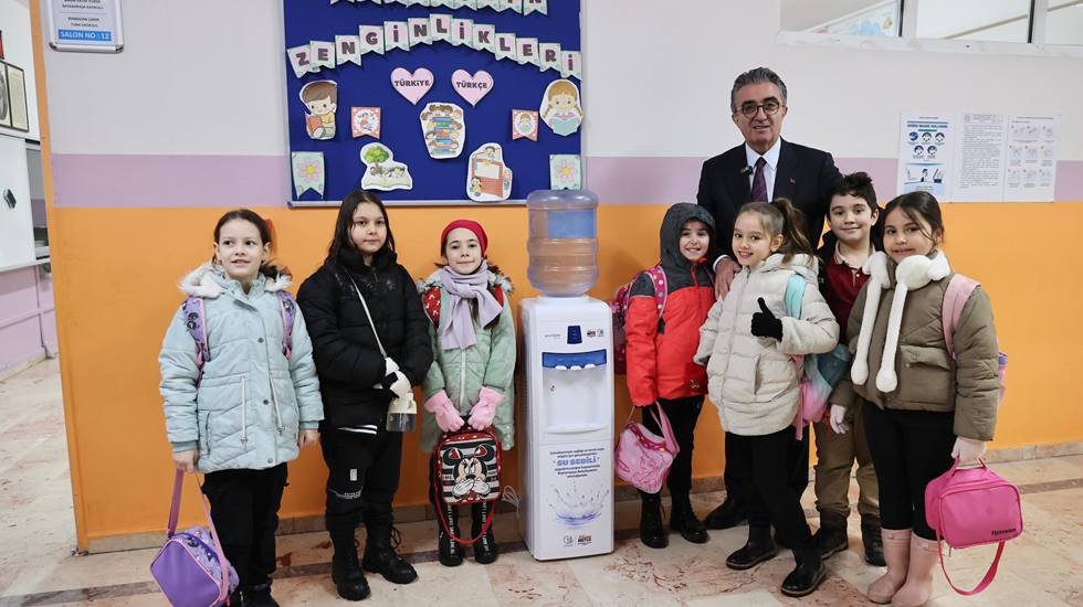 Bayrampaşa Belediyesi’nden öğrencilere su sebili...