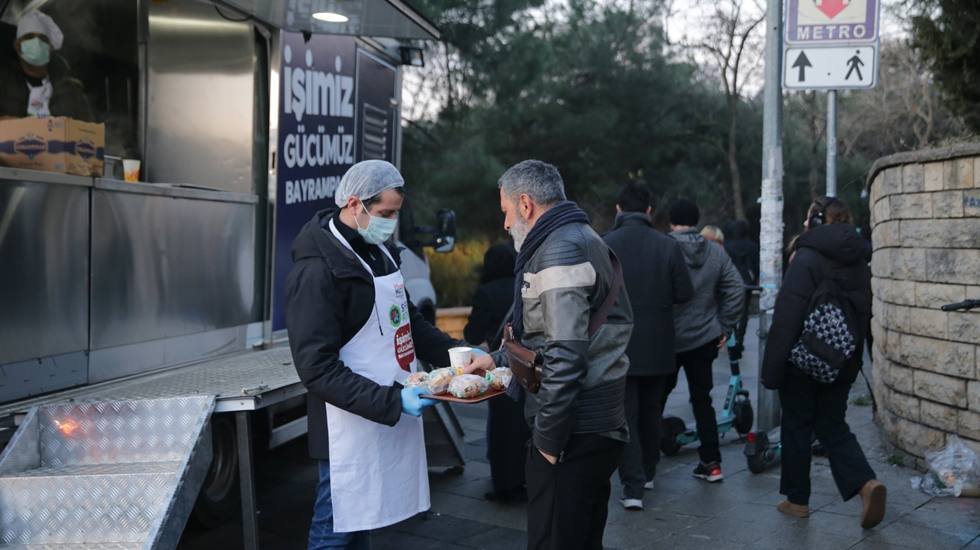 Bayrampaşa Belediyesi’nden soğuk Hava da sıcak çorba…