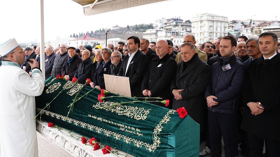 Beşiktaş Belediyesi&rsquo;nin Efsane Başkanı Ayfer Atay son yolculuğuna uğurlandı
