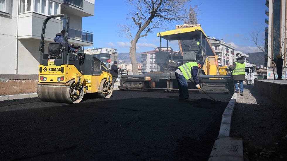 Bornova’da asfalt serimi çalışmaları...
