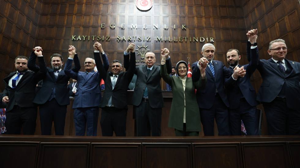 CHP dahil farklı partilerden se&ccedil;ilen belediye başkanı, AKP'ye katıldı