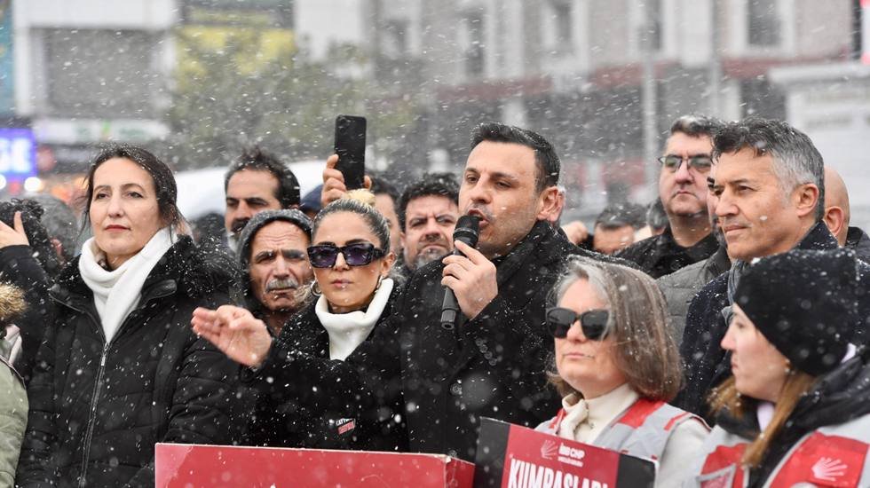 CHP'li &Ccedil;elik Cumhurbaşkanı'nın sınıf arkadaşlarını sordu: "Kimler ve niye ortaya &ccedil;ıkmıyorlar?"