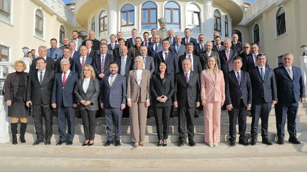 CHP'li il belediye başkanlarından İmamoğlu'na 'adaylık' &ccedil;ağrısı!