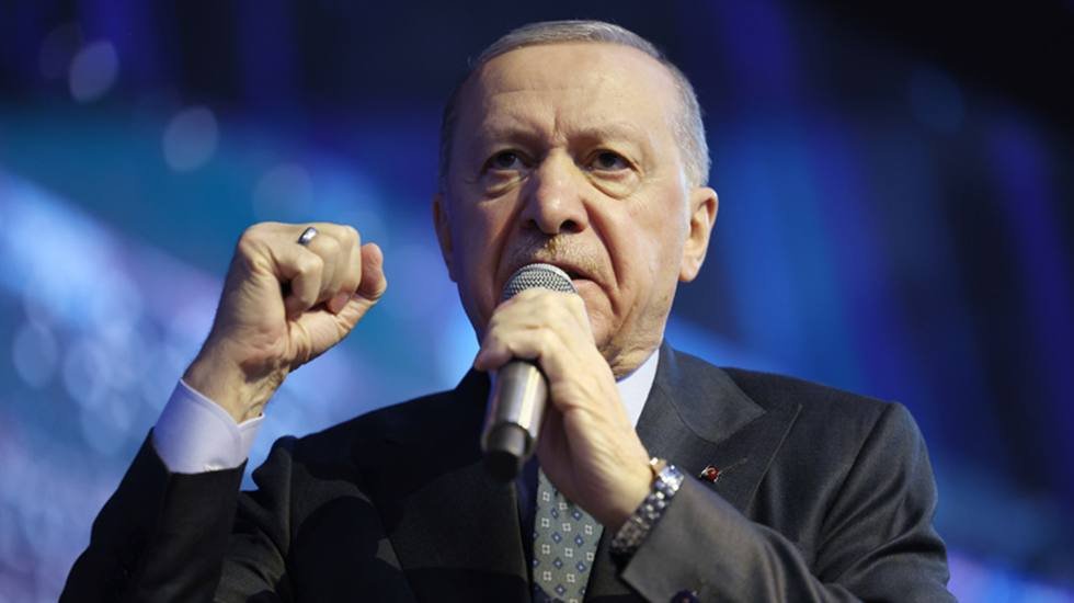 Erdoğan: "Uzattığımız elin ısırılması halinde demir yumruğumuzu hazır tutuyoruz"