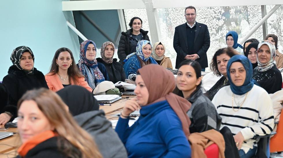 Gaziosmanpaşa Belediyesi’nden Annelere "Teknoloji Eğitim Sertifikası"