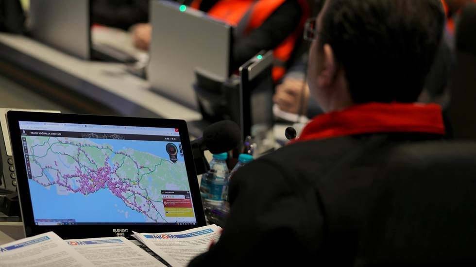 İmamoğlu'ndan İstanbullulara 'toplu ulaşım' tavsiyesi: M&uuml;mk&uuml;n olduğu kadar trafiğe &ccedil;ıkmayın