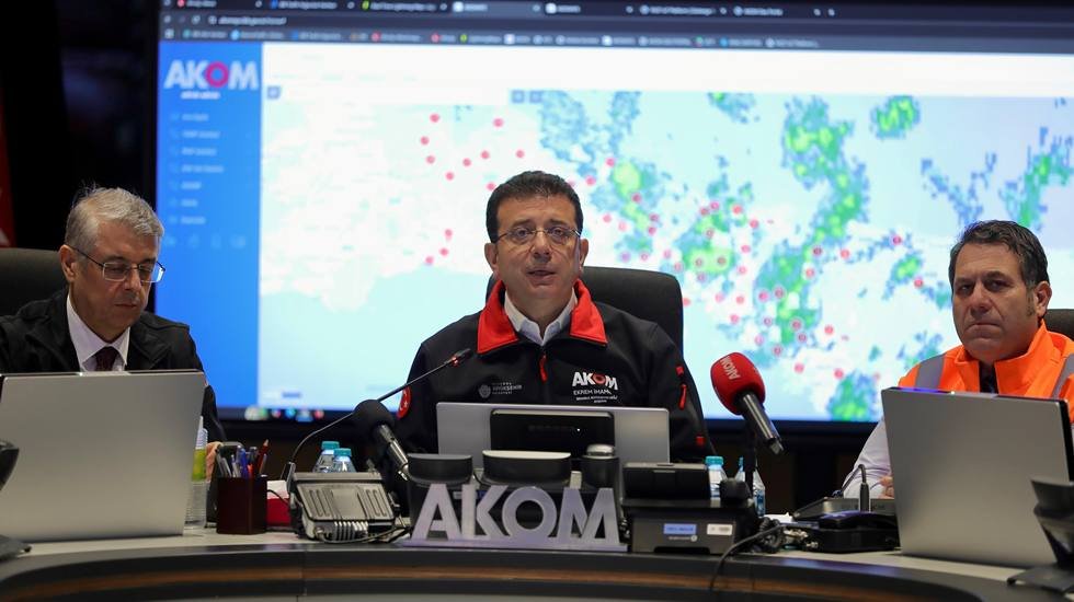 İmamoğlu İstanbul’un karla mücadelesini AKOM’dan takip etti