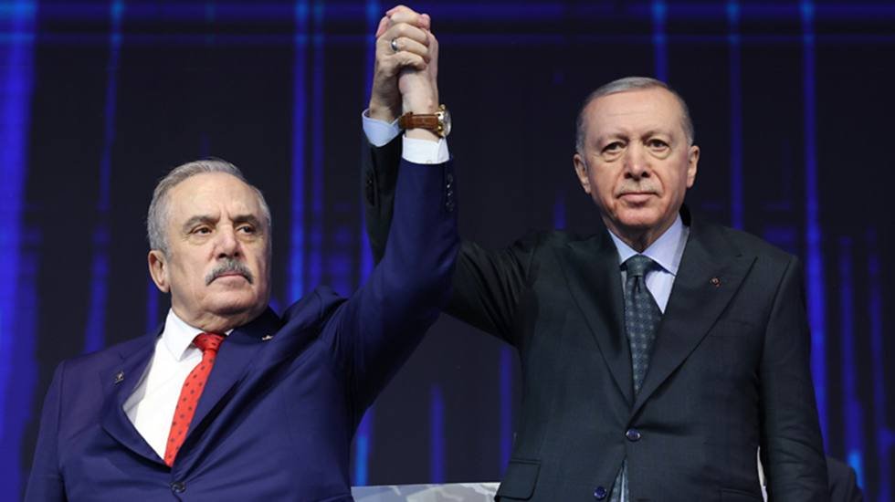 İYİ Partili Ensarioğlu, AKP&rsquo;ye ge&ccedil;me nedenini anlattı&hellip;