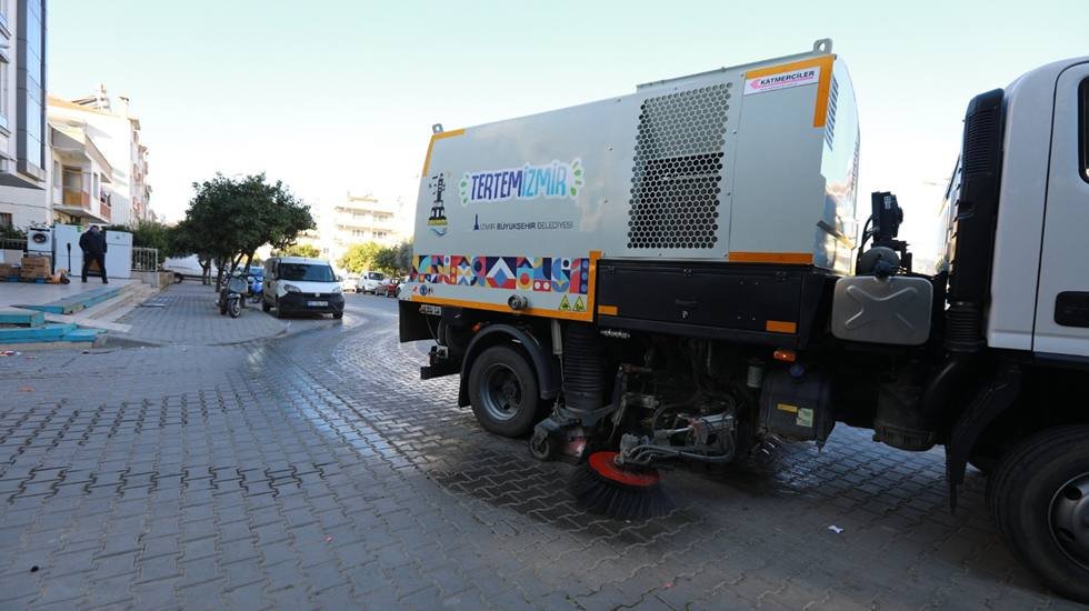 İzmir Büyükşehir Belediyesi'nden Efes Selçuk sokaklarında temizlik harekâtı
