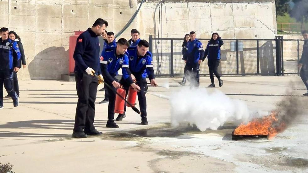 İzmir İtfaiyesi’nden zabıta personeline yangın güvenliği eğitimi