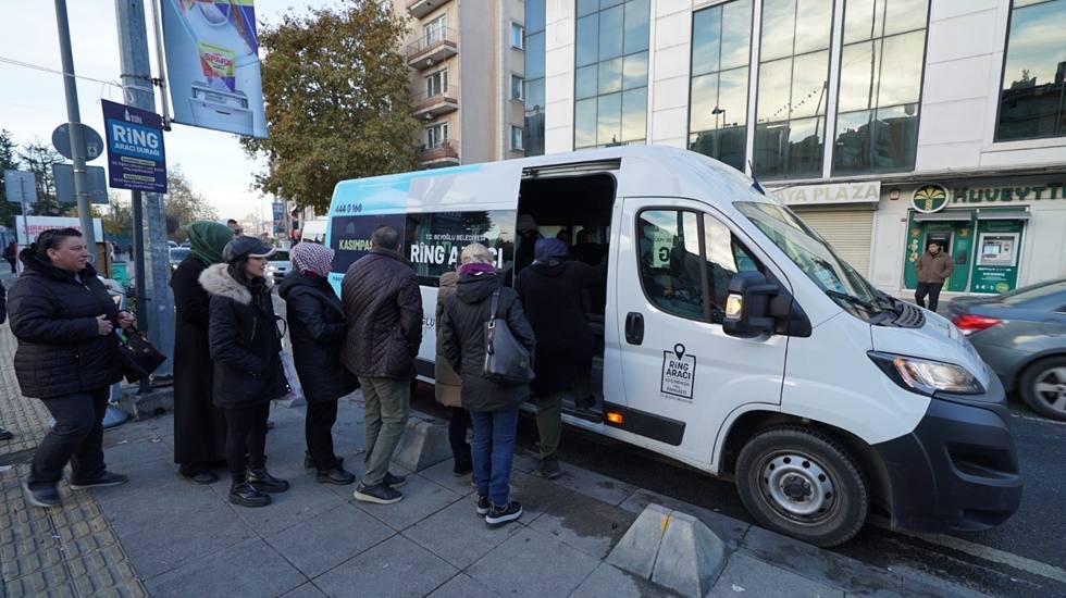 Kar yağdı böyle oldu: Beyoğlu’nda ‘ücretsiz ring seferleri’ kar mesaisi yapacak