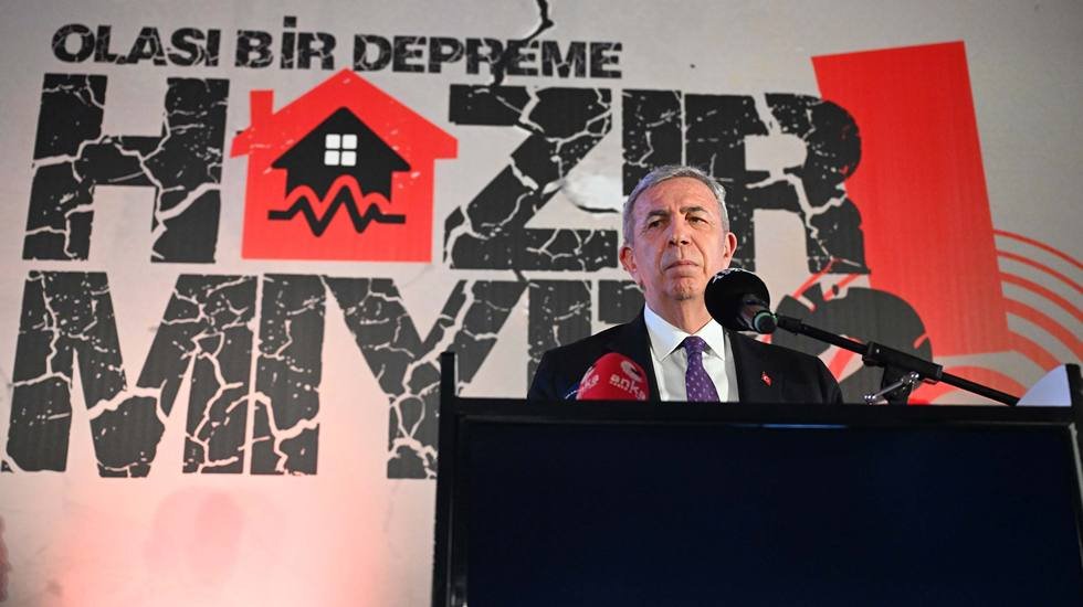 Mansur Yavaş: &ldquo;İki saat i&ccedil;inde yola &ccedil;ıkmaya hazır afet ekibimiz var&rdquo;