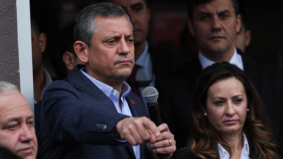 &Ouml;zel&rsquo;den Kayyım tepkisi: &ldquo;O sandıkta bir kez daha tek adam rejimi değil, demokrasi tercih edilecek&rdquo;