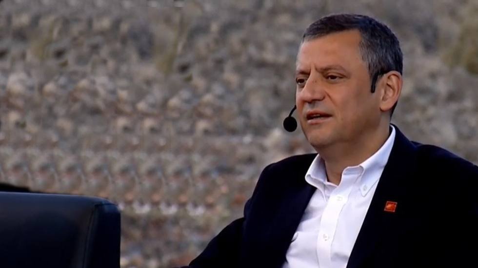 Özgür Özel: “Bakan yardımcıların önemli kısmı fevkalade siyasi kişiler”