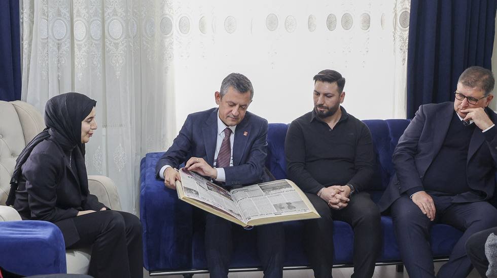 &Ouml;zg&uuml;r &Ouml;zel'den Adıyaman&rsquo;da konteyner kentte yaşayan yurttaşlara  ziyaret...