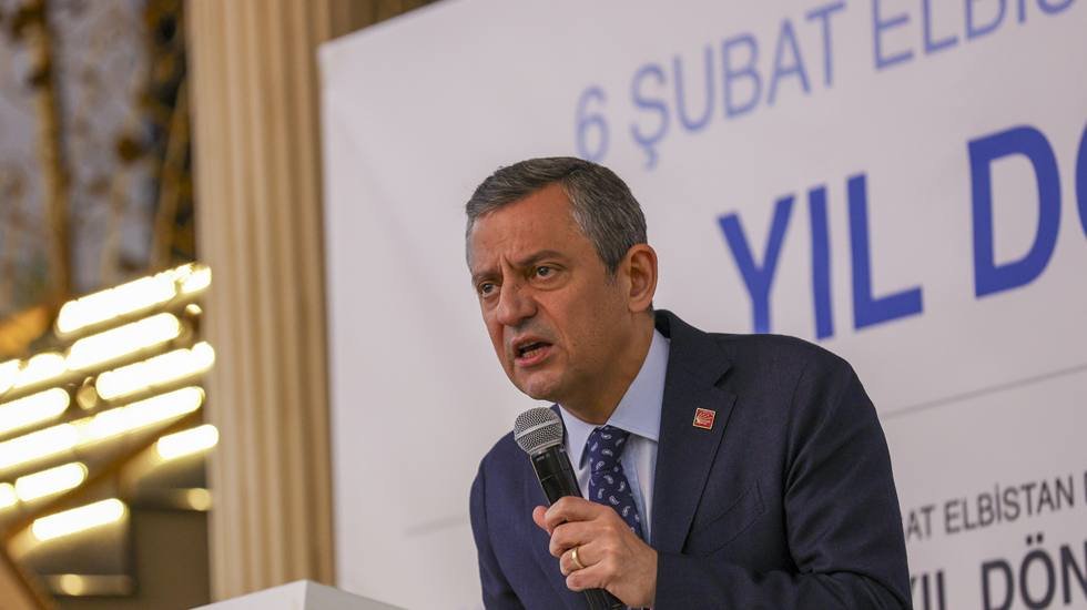 &Ouml;zg&uuml;r &Ouml;zel'den Bakan Kurum'a: &ldquo;Şimdi evde İstanbul'un maketiyle oynuyor&rdquo;