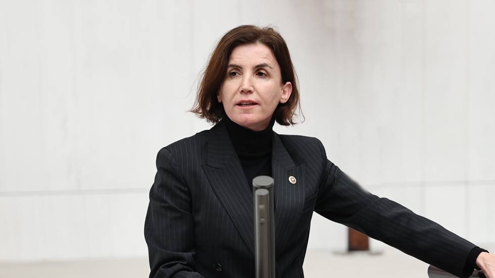 Sağlık hizmetlerine erişimin &ouml;n&uuml;ndeki en b&uuml;y&uuml;k engel; İktidarın sağlıkta d&ouml;n&uuml;ş&uuml;m projesi