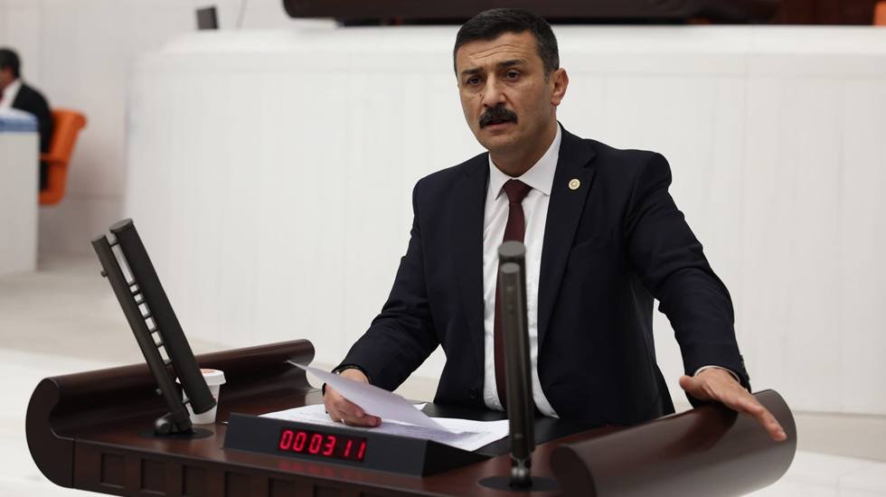 T&uuml;rkoğlu: "Tek adam diktası, cumhuriyet T&uuml;rkiye&rsquo;sine, ele ge&ccedil;irdiği t&uuml;m devlet aygıtlarını kullanarak savaş a&ccedil;mış!"